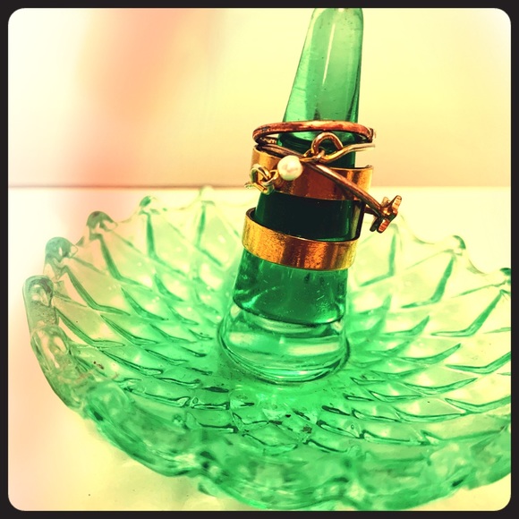 Lotus Ring Holder - Picture 2 of 2